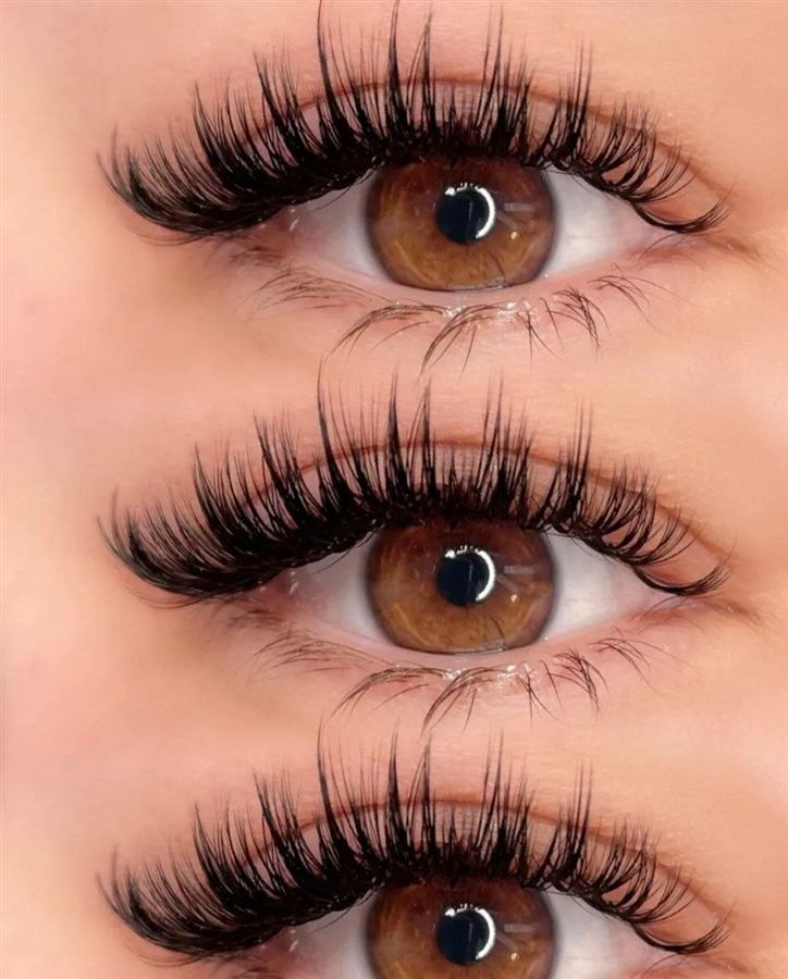 Eyelash extensions on a client, LashArtTR Istanbul studio